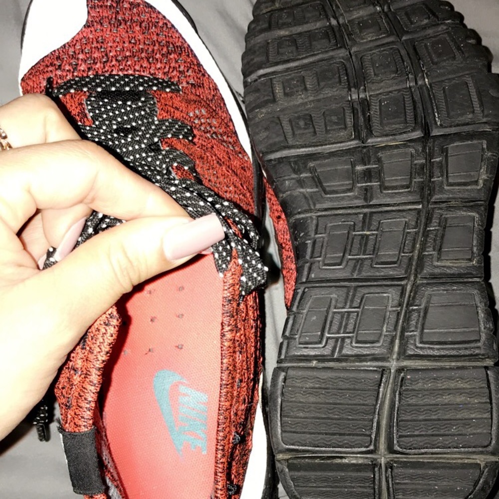 Nike flyknit chukka in red/black